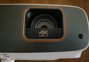 BenQ TK860i Beamer Detail von vorne