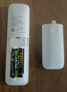 BenQ TK860i Beamer Fernbedienung Rückseite geöffnet