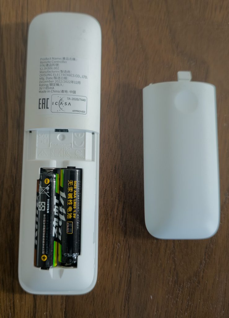 BenQ TK860i Beamer Fernbedienung Rückseite geöffnet