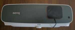 BenQ TK860i Beamer von vorne
