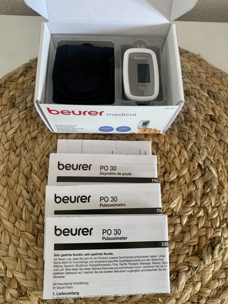 Beurer PO 30 Pulsoximeter im Karton mit Bedienungsanleitungen