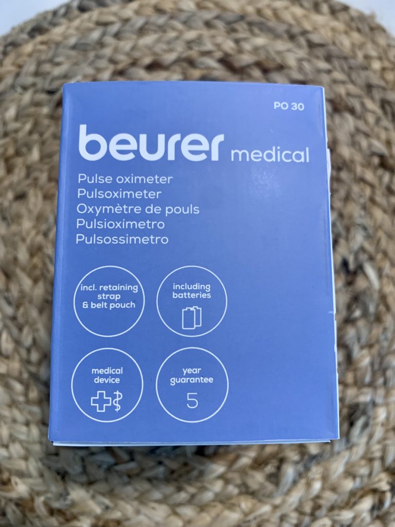 Beurer PO 30 Pulsoximeter im Karton von der Seite