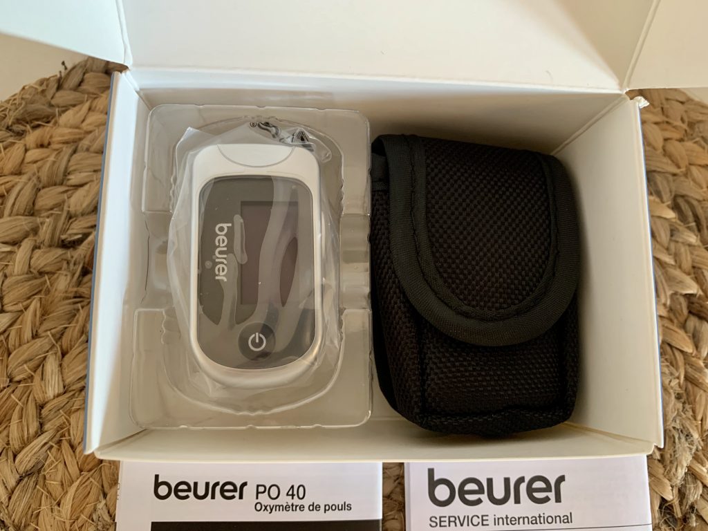 Beurer PO 40 Pulsoximeter geöffneter Karton von oben