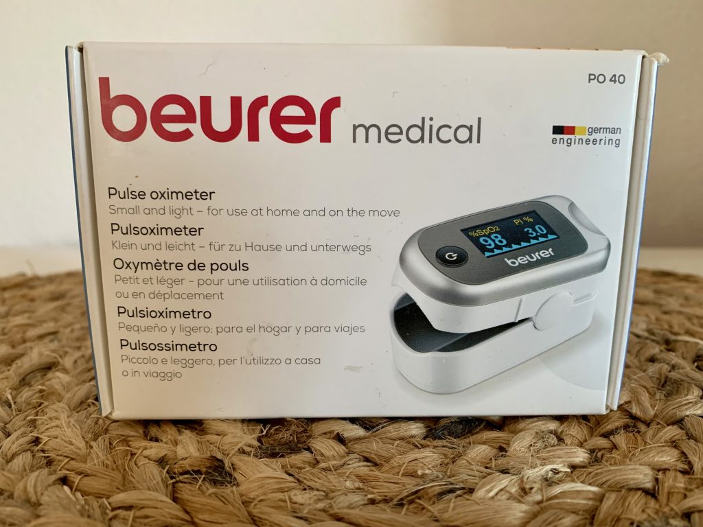 Beurer PO 40 Pulsoximeter in der Verpackung von vorne