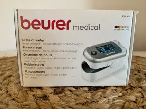 Beurer PO 40 Pulsoximeter in der Verpackung von vorne