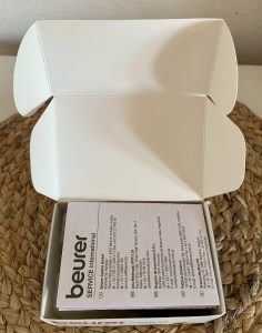 Beurer PO 40 Pulsoximeter in der geöffneten Verpackung