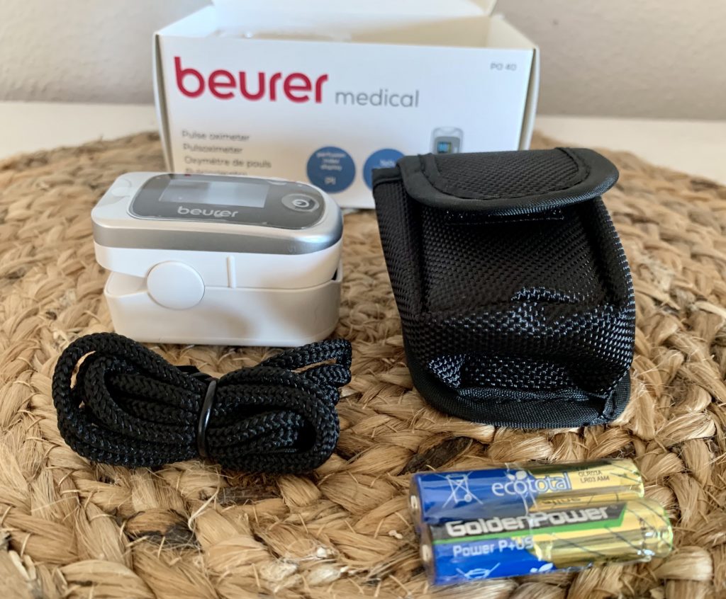 Beurer PO 40 Pulsoximeter mit Zubehör ausgepackt