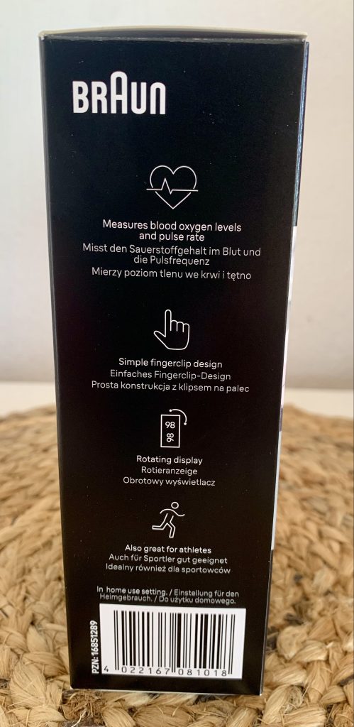 Braun Healthcare Pulsoximeter 1 im Karton von der linken Seite