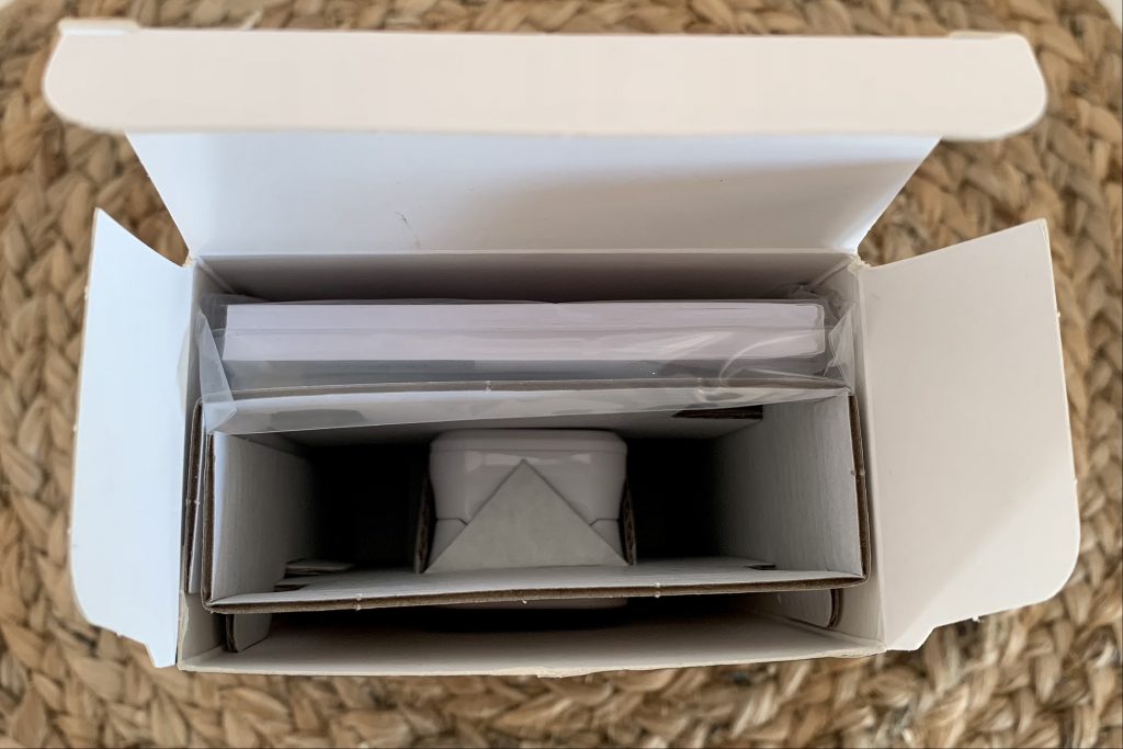 Braun Healthcare Pulsoximeter 1 im geöffneten Karton von oben