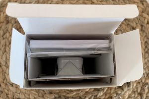 Braun Healthcare Pulsoximeter 1 im geöffneten Karton von oben