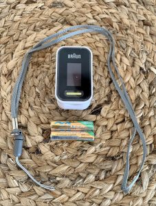 Braun Healthcare Pulsoximeter 1 mit Trageband und Batterien