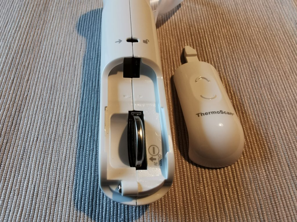 Braun ThermosScan 3 Ohrthermometer Batteriefach geöffnet