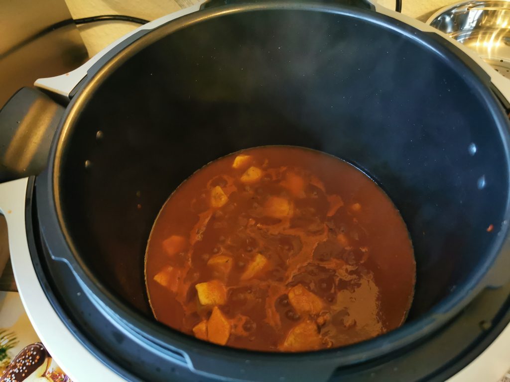 Cook4me Touch WiFi Hähnchengulasch