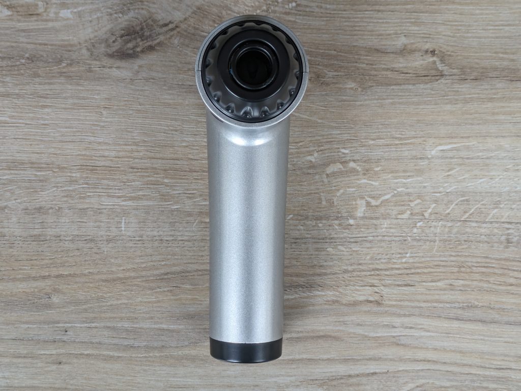 Frontale Ansicht auf die Aerlang EM-8 Massagepistole
