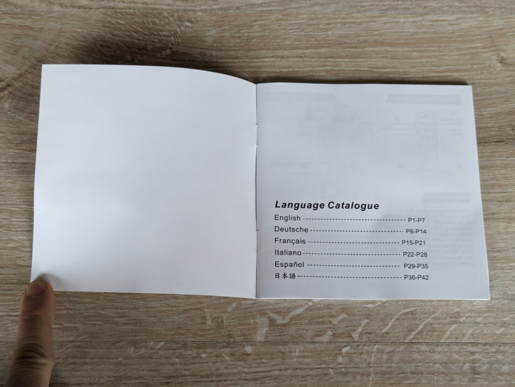 Geöffnete Anleitung der HOPOSO Massagepistole