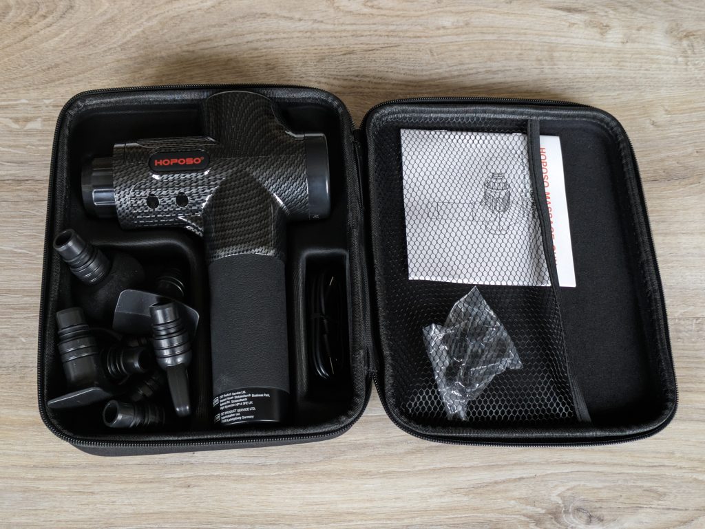 Geöffnete Tasche der HOPOSO Massagepistole ohne Folie