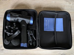 Geöffnete Tasche der MILCEA MG-029 Massagepistole ohne Polster