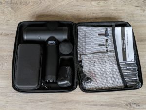 Geöffnete Verpackung der BURNNOVE XH-12V Massagepistole ohne Folie