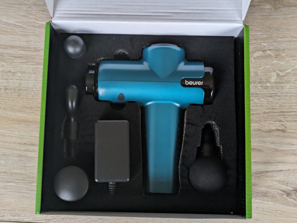 Geöffnete Verpackung der Beurer MG 99 Massagepistole ohne Anleitung