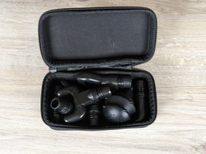 Geöffnete, herausnehmbare Tasche der BURNNOVE XH-12V Massagepistole