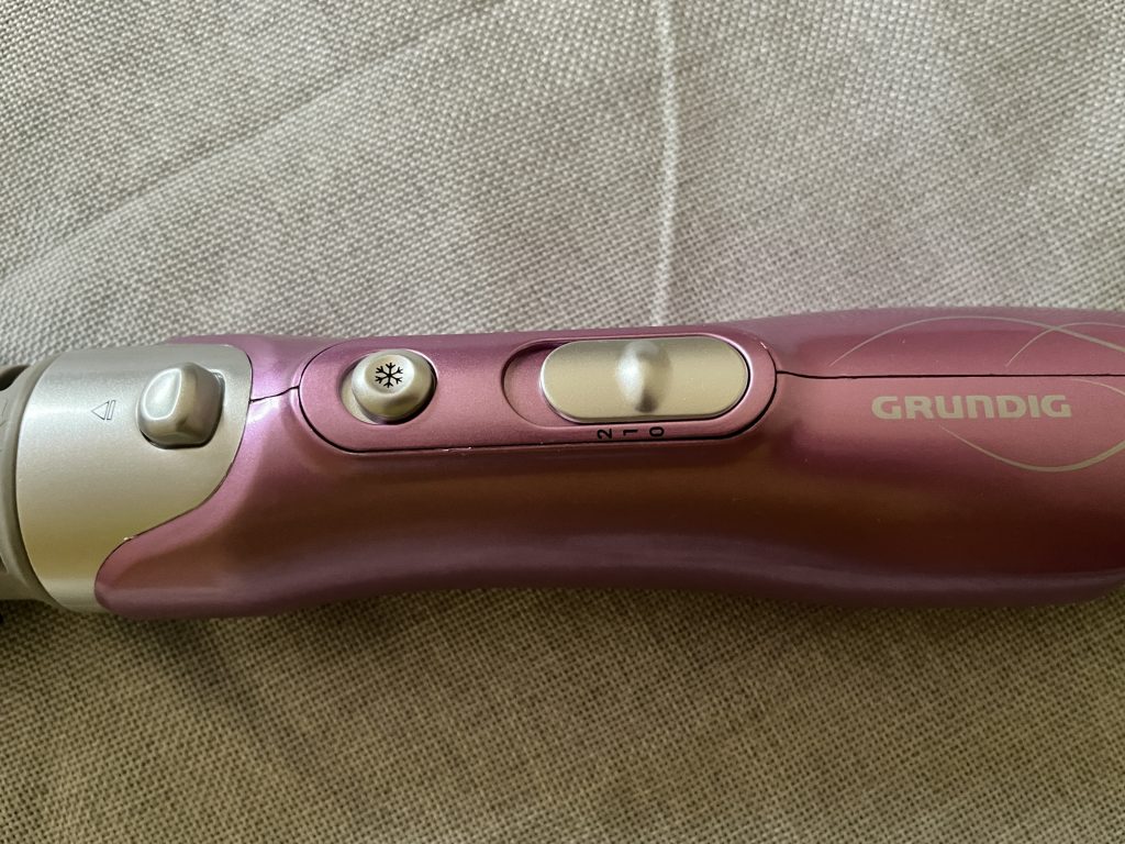 Grundig HS6220 Lockenstab Details mit An- und Ausschieberegler
