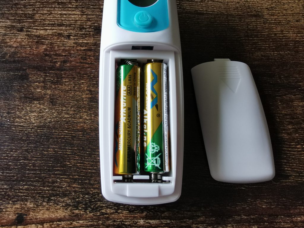 Hetaida HTD8208C Ohrthermometer Batterien eingelegt