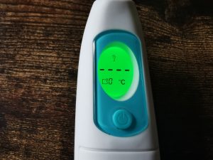 Hetaida HTD8208C Ohrthermometer Display beleuchtet