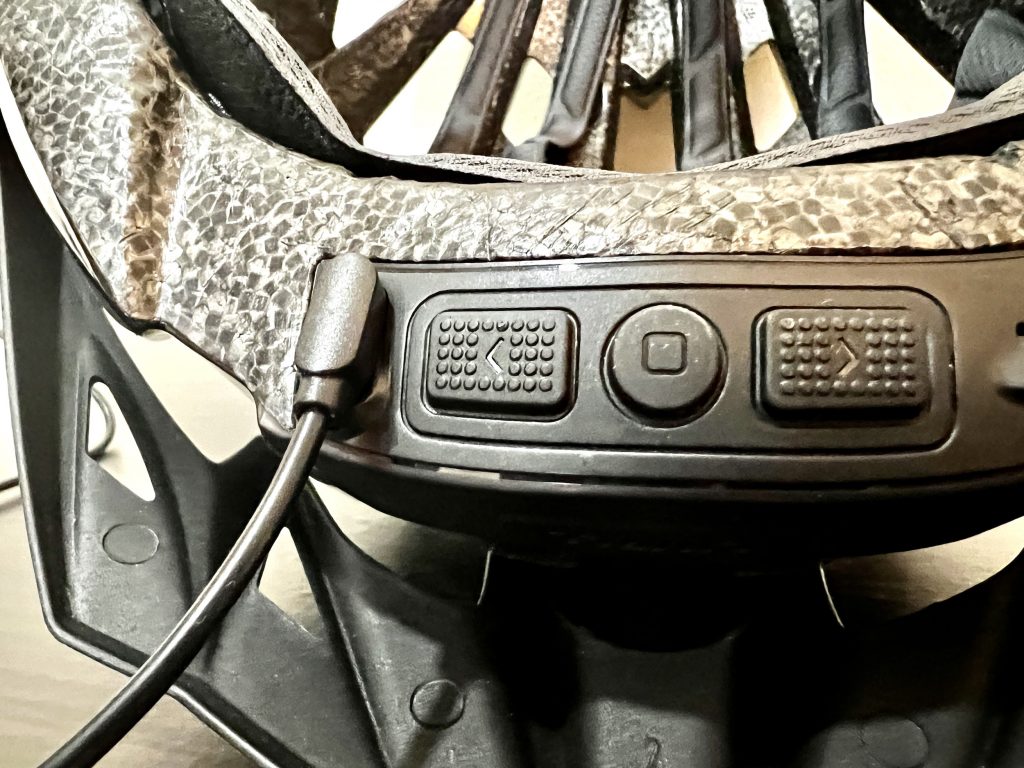 Livall MT1 Fahrradhelm Bedienungselemente