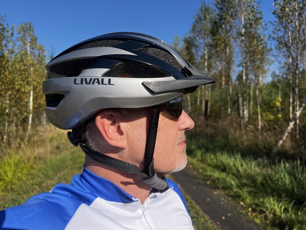 Livall MT1 Fahrradhelm von der Seite