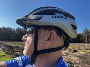 Livall MT1 Fahrradhelm von der Seite