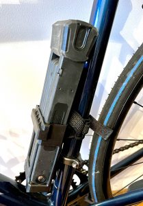 FISCHER Protec Plus FK 110 Faltschloss in der Halterung
