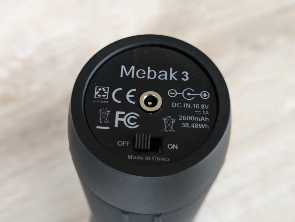 Mebak 3 Massagepistole von unten in der Nahansicht