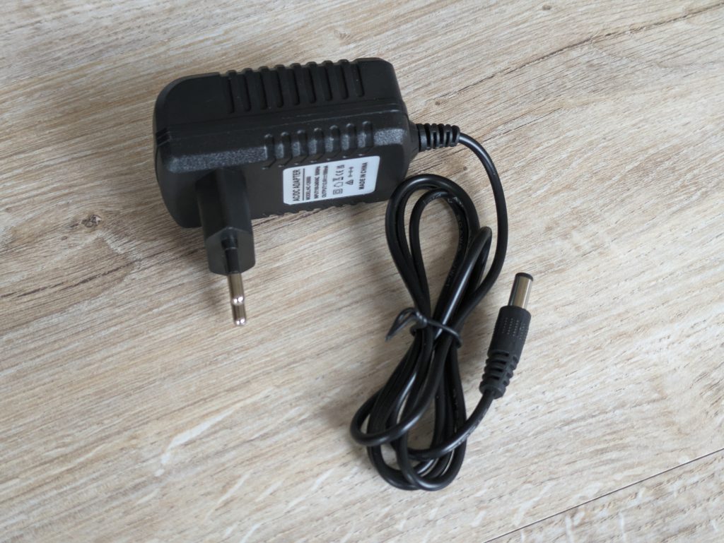 Netzteil der BURNNOVE XH-12V Massagepistole