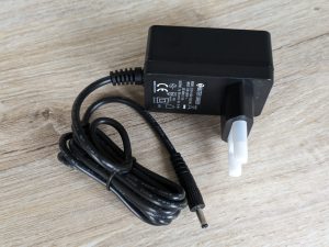 Netzteil der Mebak 3 Massagepistole