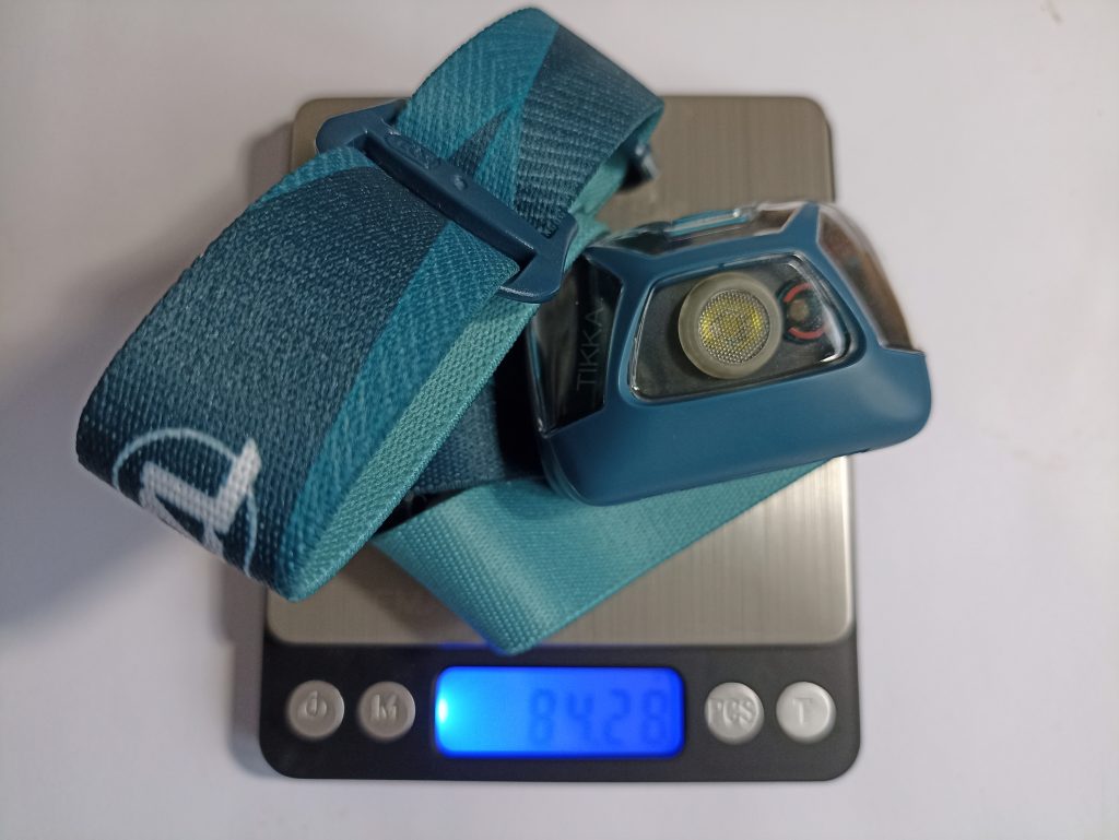 PETZL Tikka Stirnlampe, auf der Waage