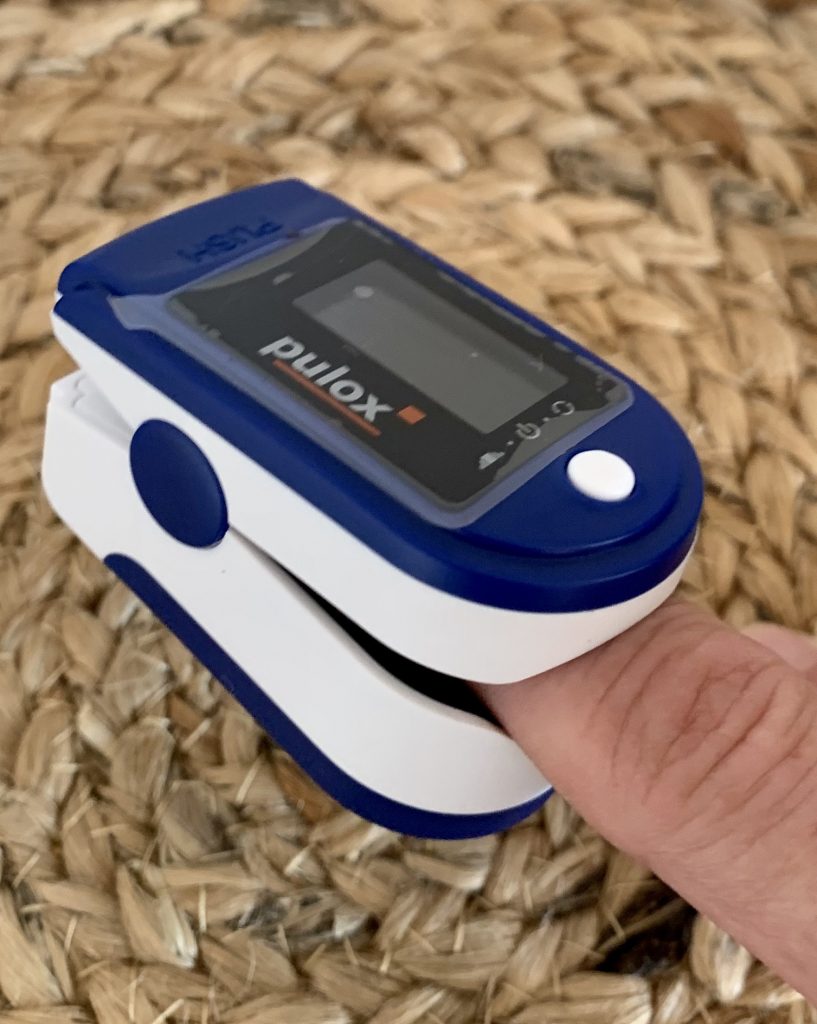 PULOX PO-200 Pulsoximeter auf dem Finger