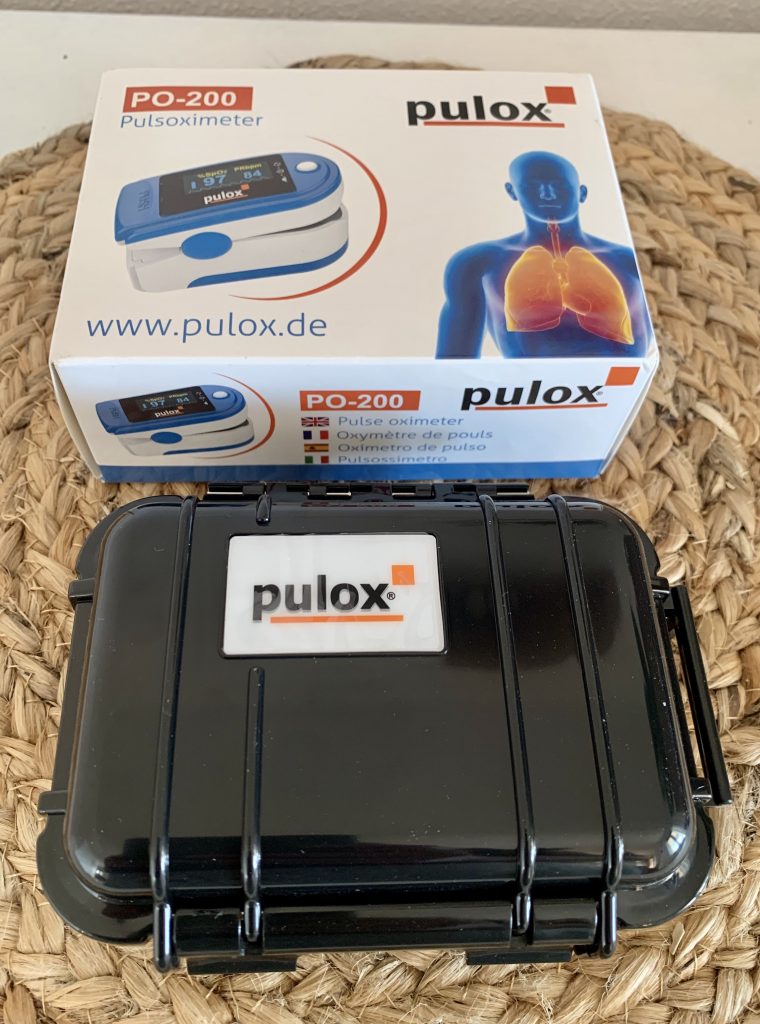 PULOX PO-200 Pulsoximeter ausgepackt mit Transportkoffer