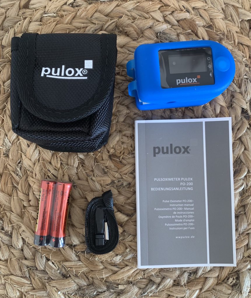 PULOX PO-200 Pulsoximeter ausgepackt mit Zubehör