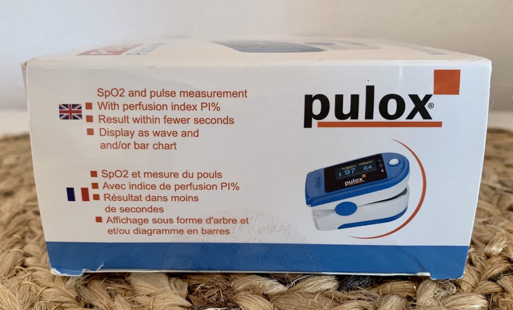 PULOX PO-200 Pulsoximeter im Karton von der linken Seite