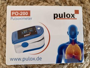 PULOX PO-200 Pulsoximeter im Karton von vorne