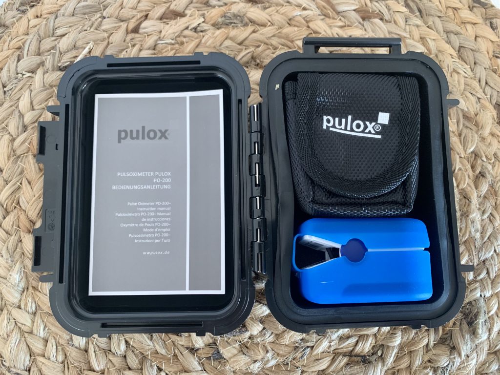 PULOX PO-200 Pulsoximeter im geöffneten Transportkoffer