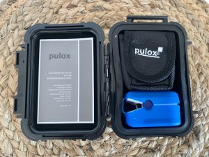 PULOX PO-200 Pulsoximeter im geöffneten Transportkoffer