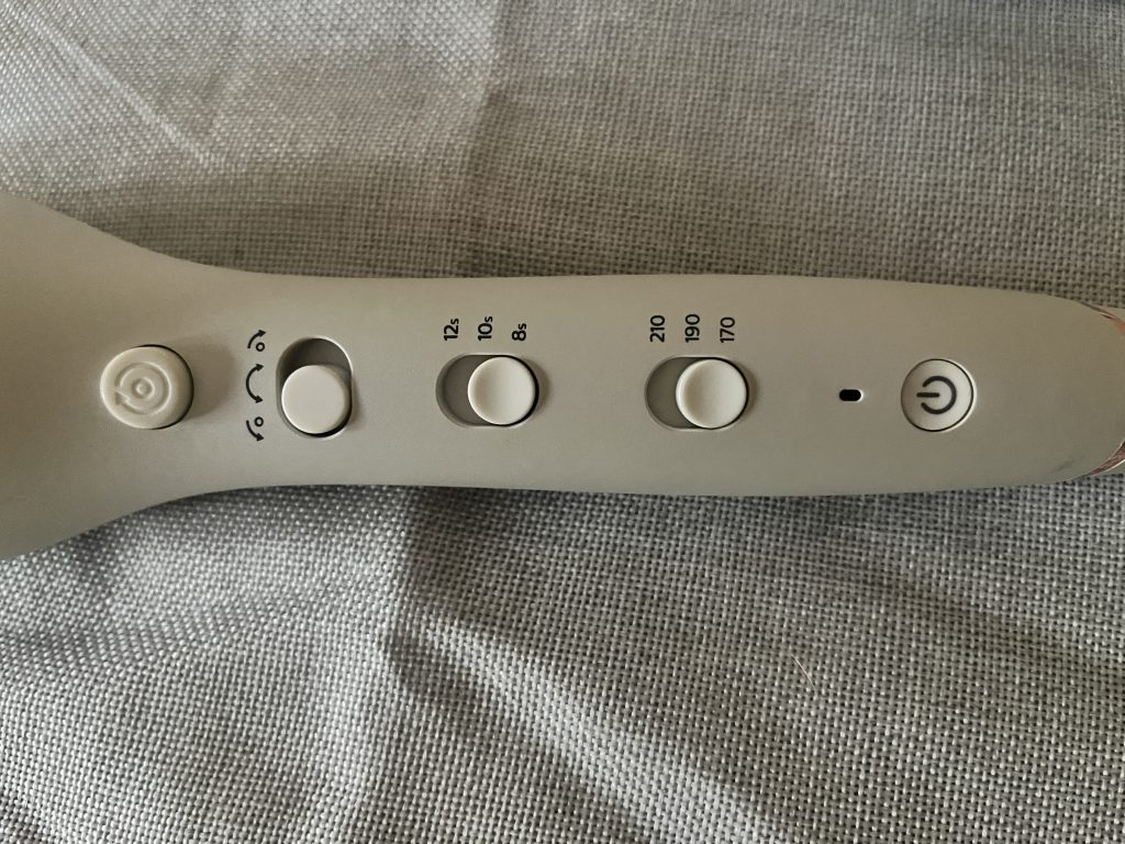 Philips automatischer Lockenstab Details und Bedienknöpfe