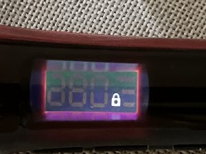 Remington Silk Curlin Wand Lockenstab Display mit Schlosssymbol