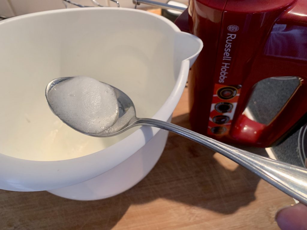 Russell Hobbs 24670-56 Handmixer fertiger Eischnee