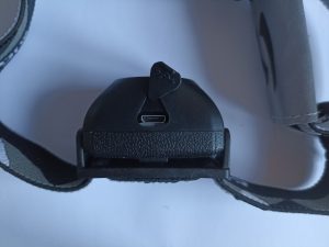 Sigma Sport Headled II Stirnlampe, Ladebuchse geöffnet