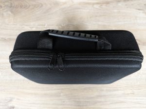 Tasche der Aerlang EM-8 Massagepistole von oben