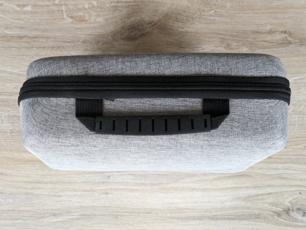 Tasche der MILCEA MG-029 Massagepistole von oben