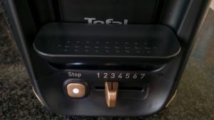 Tefal Includeo TT5338 Toaster in Betrieb