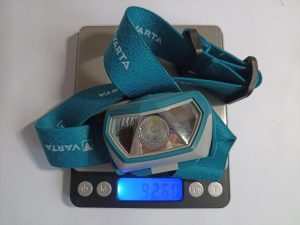 VARTA H10 Pro Stirnlampe, auf der Waage